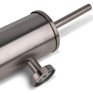Een close-up van de Marino Gunmetal WC-set van yessential.nl, met een slank cilindrisch ontwerp en ronde handgreep - een elegante accessoire die naadloos past bij elke moderne badkamer of WC-accessoireset.