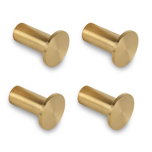 De 4x Carreno Gold haken van yessential.nl zijn goudkleurige, cilindervormige wandhaken gemaakt van roestvrij staal met platte, ronde uiteinden - ideale handdoekhaakjes voor stijlvolle badkameraccessoires.