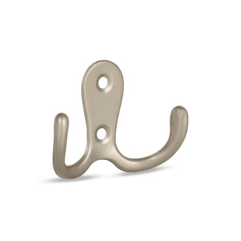 De Pagano Taupe van yessential.nl is een kapstokhaak van geborsteld metaal met twee gebogen tanden en twee schroefgaten voor bevestiging, afgebeeld tegen een witte achtergrond.