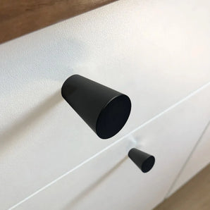 Kosmo Black Knob