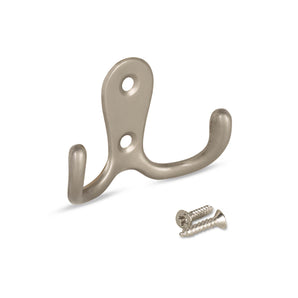 De Pagano Taupe kapstokhaak van yessential.nl is zilverkleurig metaal, heeft twee tanden en twee montagegaten. Inclusief bijpassende schroeven, afgebeeld op een witte achtergrond.