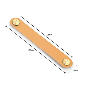 De Luciano Beige Deluxe 128mm van yessential.nl is een tan lederen band met messing sluitingen, 170mm lang, 128mm tussen de sluitingen en 25mm breed. De luxe meubelgrepen stijl heeft zwarte maatlijnen en labels op een witte achtergrond.