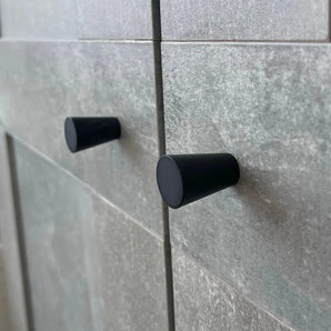Kosmo Black Knob